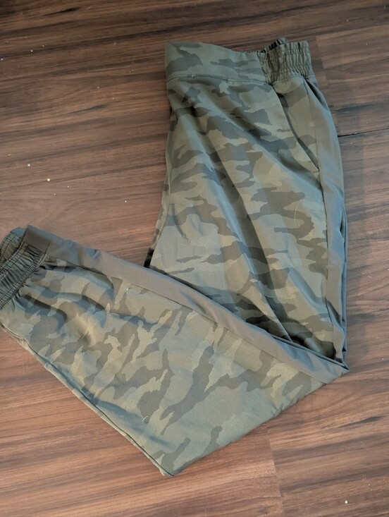 Athleta Pants - Athleta Brooklyn Textured Green Camo Lined Joggers